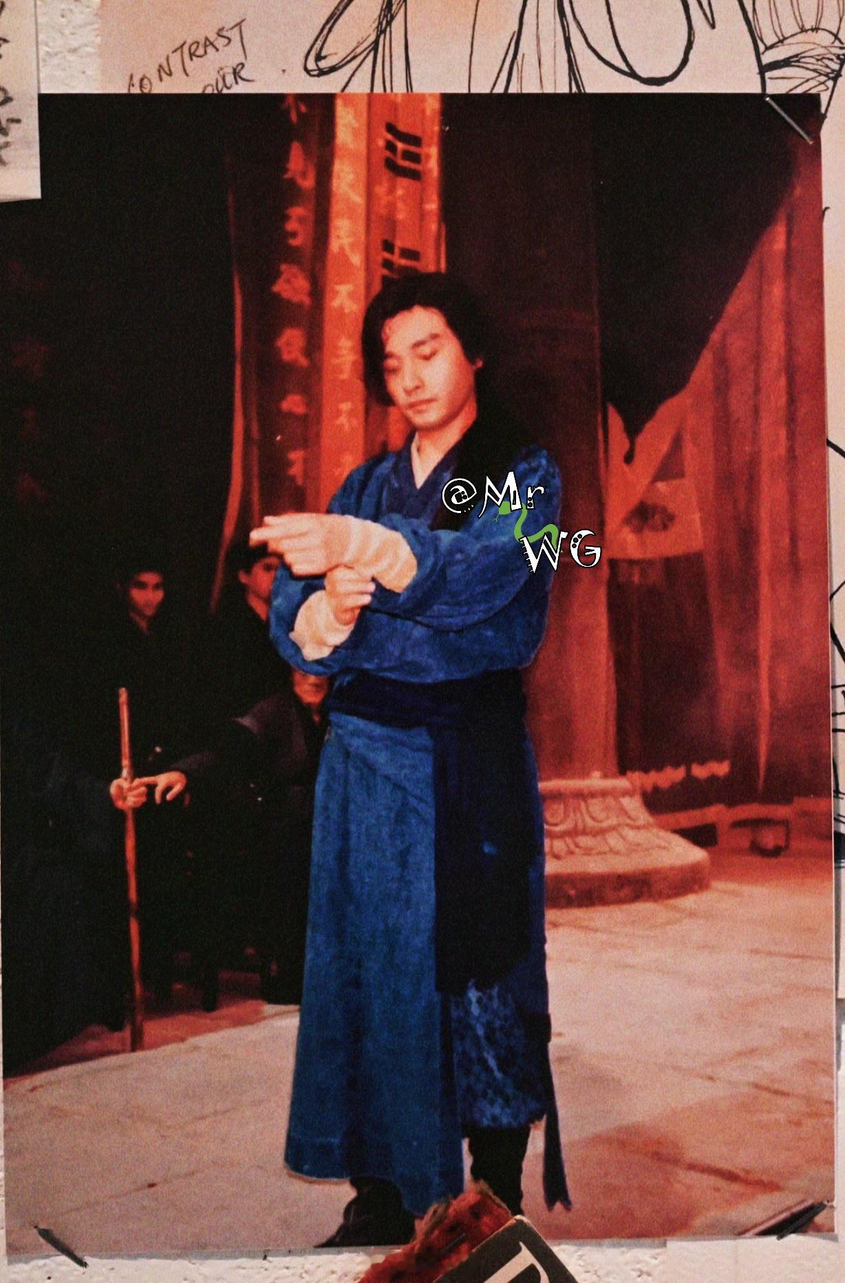 张国荣搭乘花絮去幕后 整理相册文件夹，当时在“无中生有——香港电影美术及服装造型