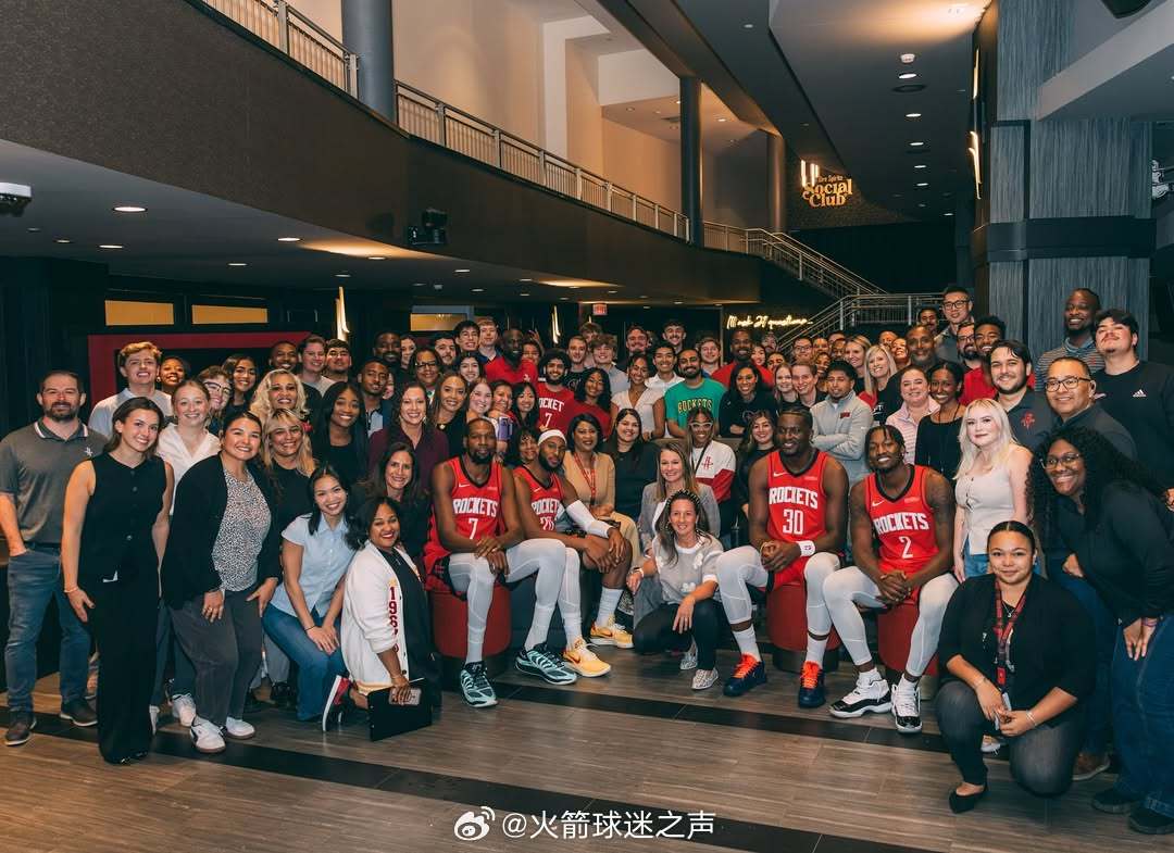 上周媒体日大合照！明天看杜兰特火箭首秀哈！杜兰特火箭首秀休斯顿火箭NBA吐槽大会