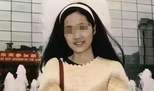 她自幼被收养，16岁时遭到养父侵害，谁知，当她把遭遇告诉养母和哥哥后，2人不仅置