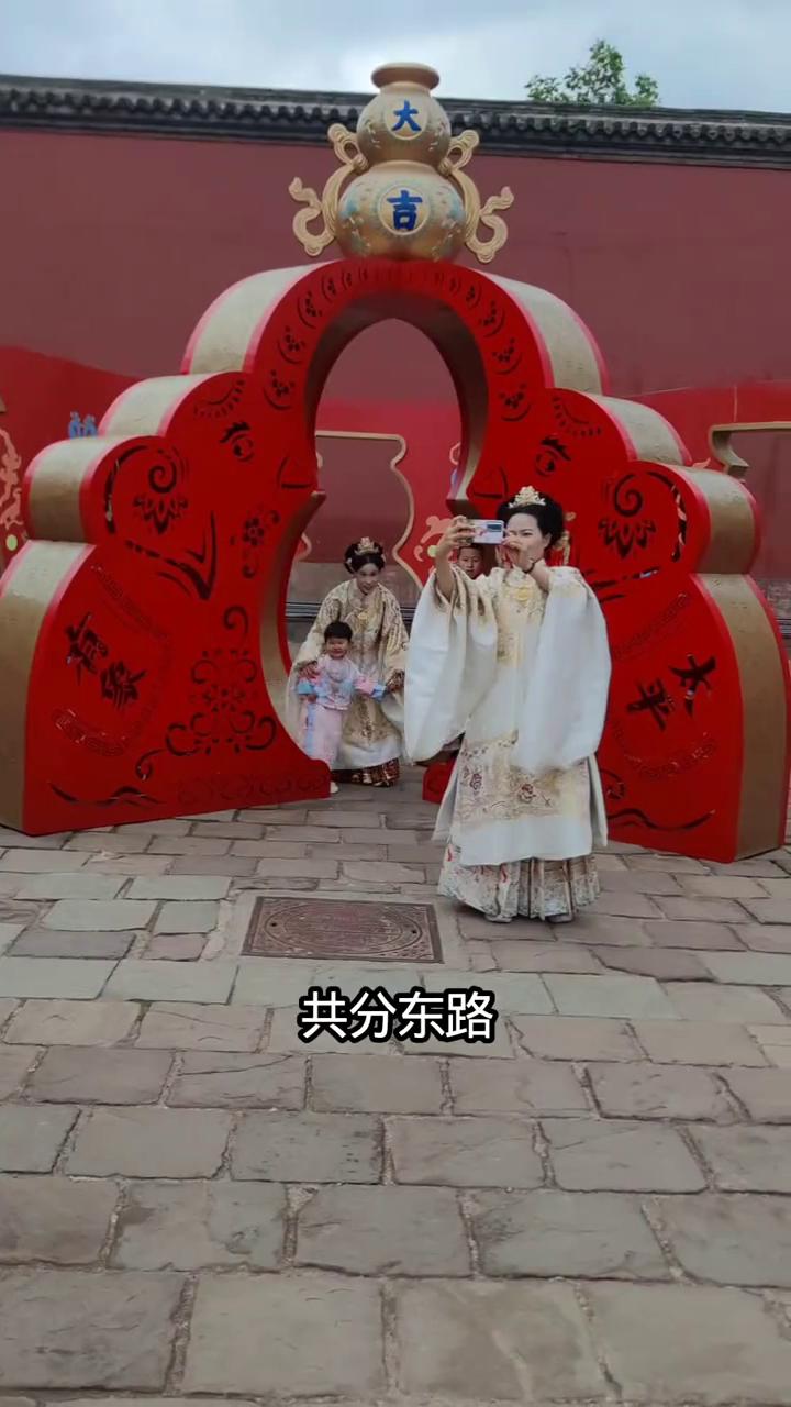 大家好，我是陈国新，68岁退休医生。2026年5月23日，我们来到了沈阳故宫。沈