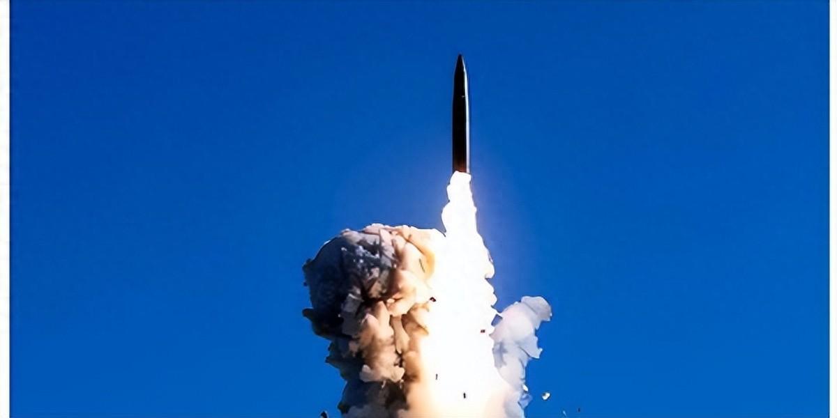 美国论坛上有人问：中国在南海那些人工岛的军事设施，为什么明知一开战就容易被导弹打