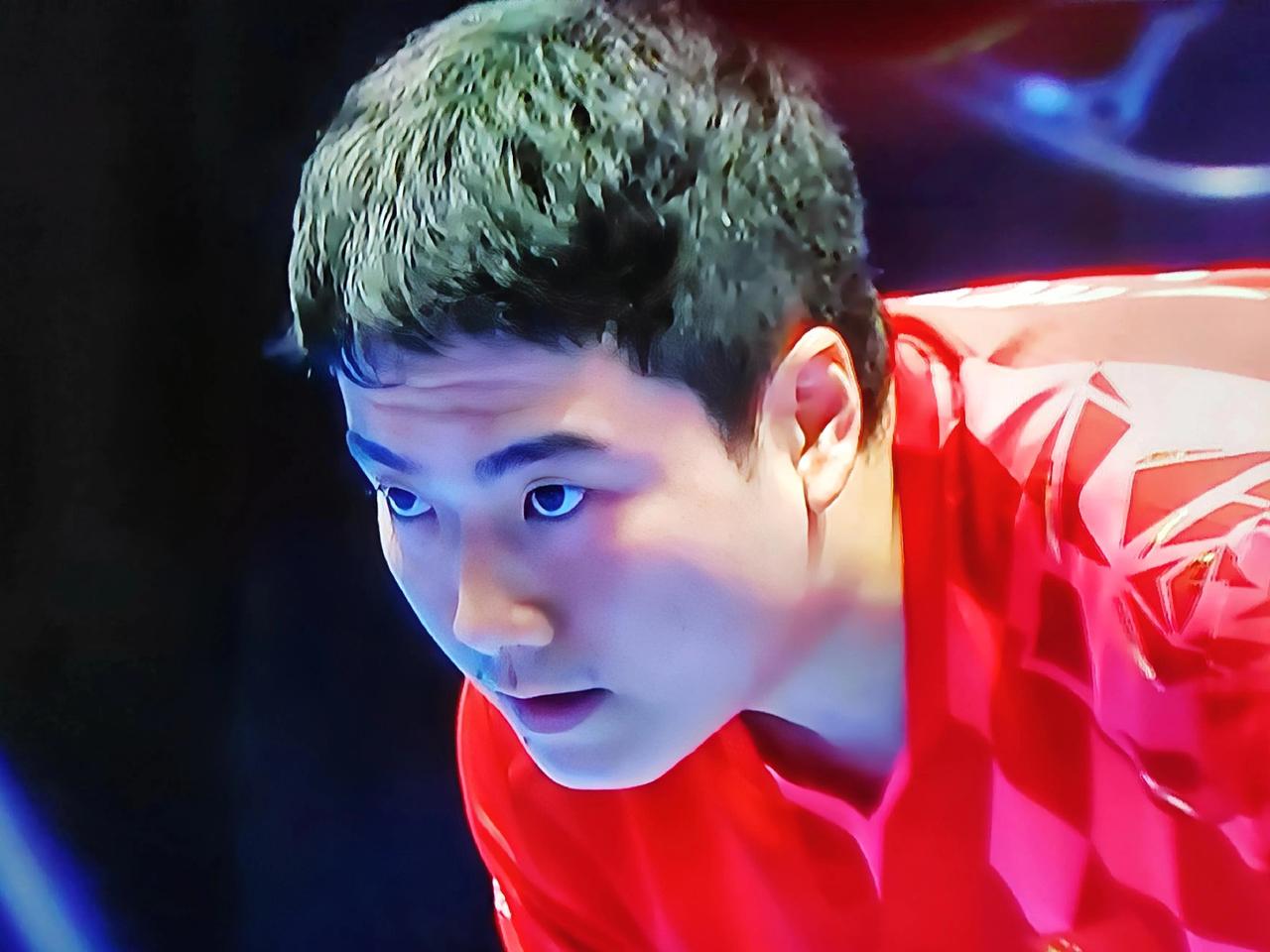 国乒男队首秀赢了！在刚刚结束的伦敦世乒赛小组赛排位赛中，国乒男队以3：0有惊无险