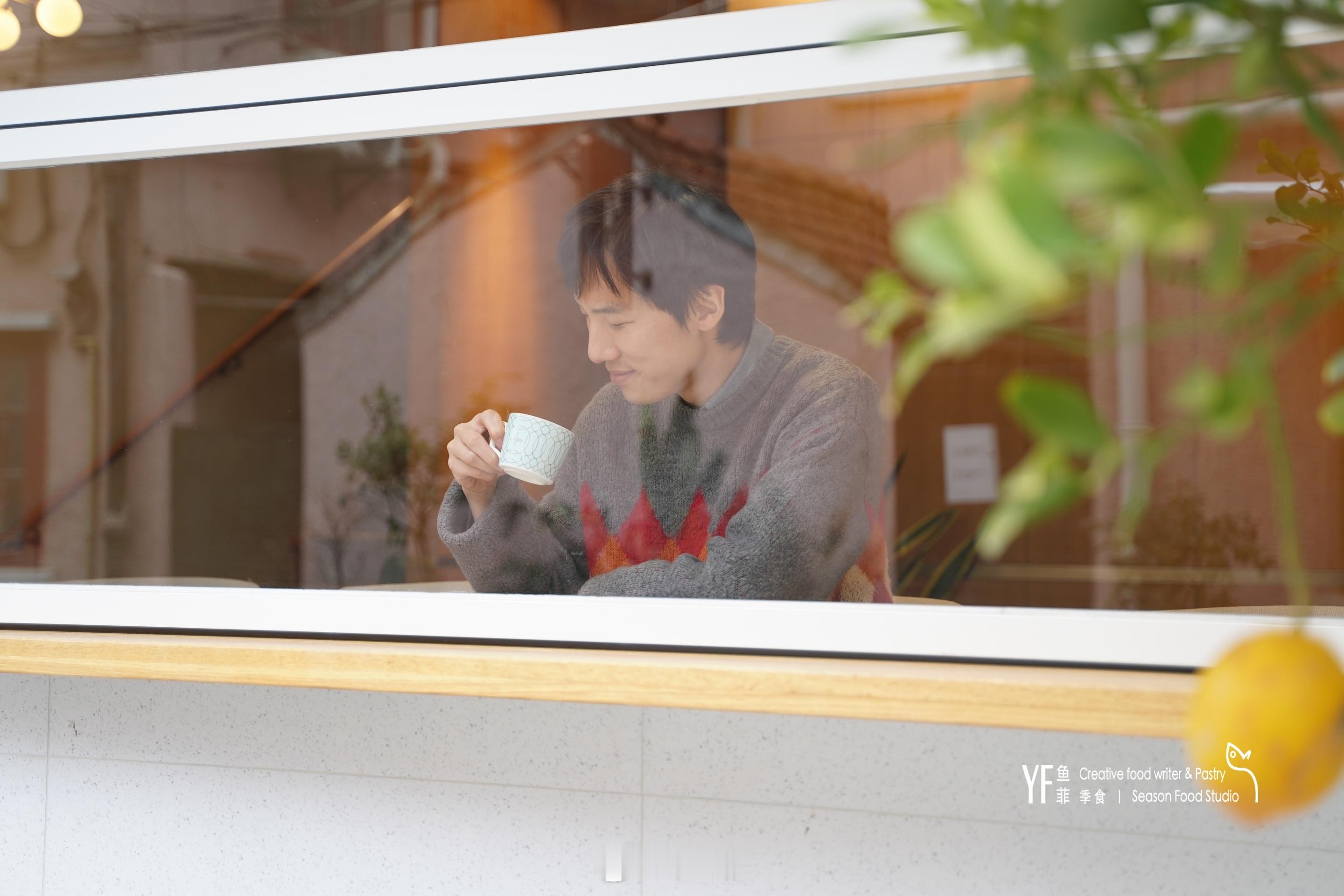 上海的春天来了，十五和朋友一起吃素，路过门口差点以为是咖啡馆，素雅的环境，感觉整