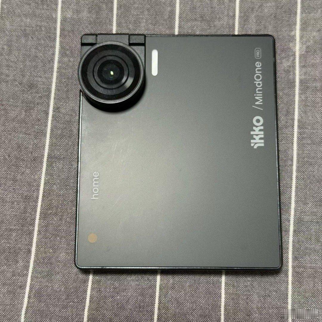 昨天收到的新玩具，ikko mind one pro，蛮好玩。缺点是4G网络，扬