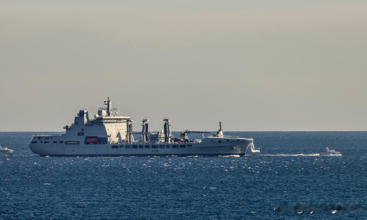 🇬🇧自“威尔士亲王”号航空母舰抵达地中海以来，英国皇家海军油轮“潮汐力量”号