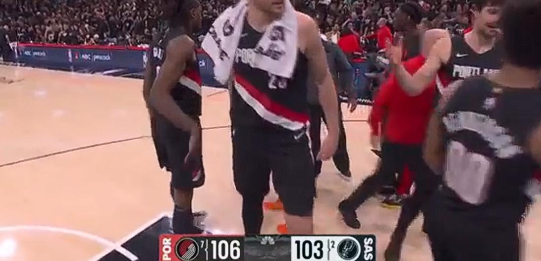 25-26赛季NBA季后赛西部首轮第二场，开拓者106-103逆转击败马刺将总比