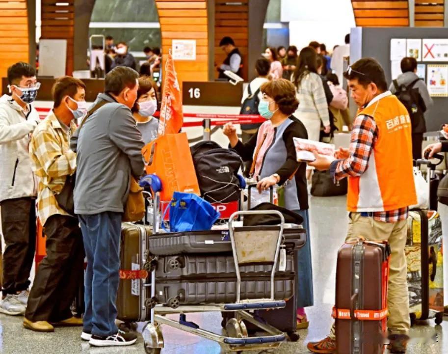 针对蔡英文当局交通观光部门宣布即日起停止台湾旅行社组团大陆游一事，台湾地区当选领