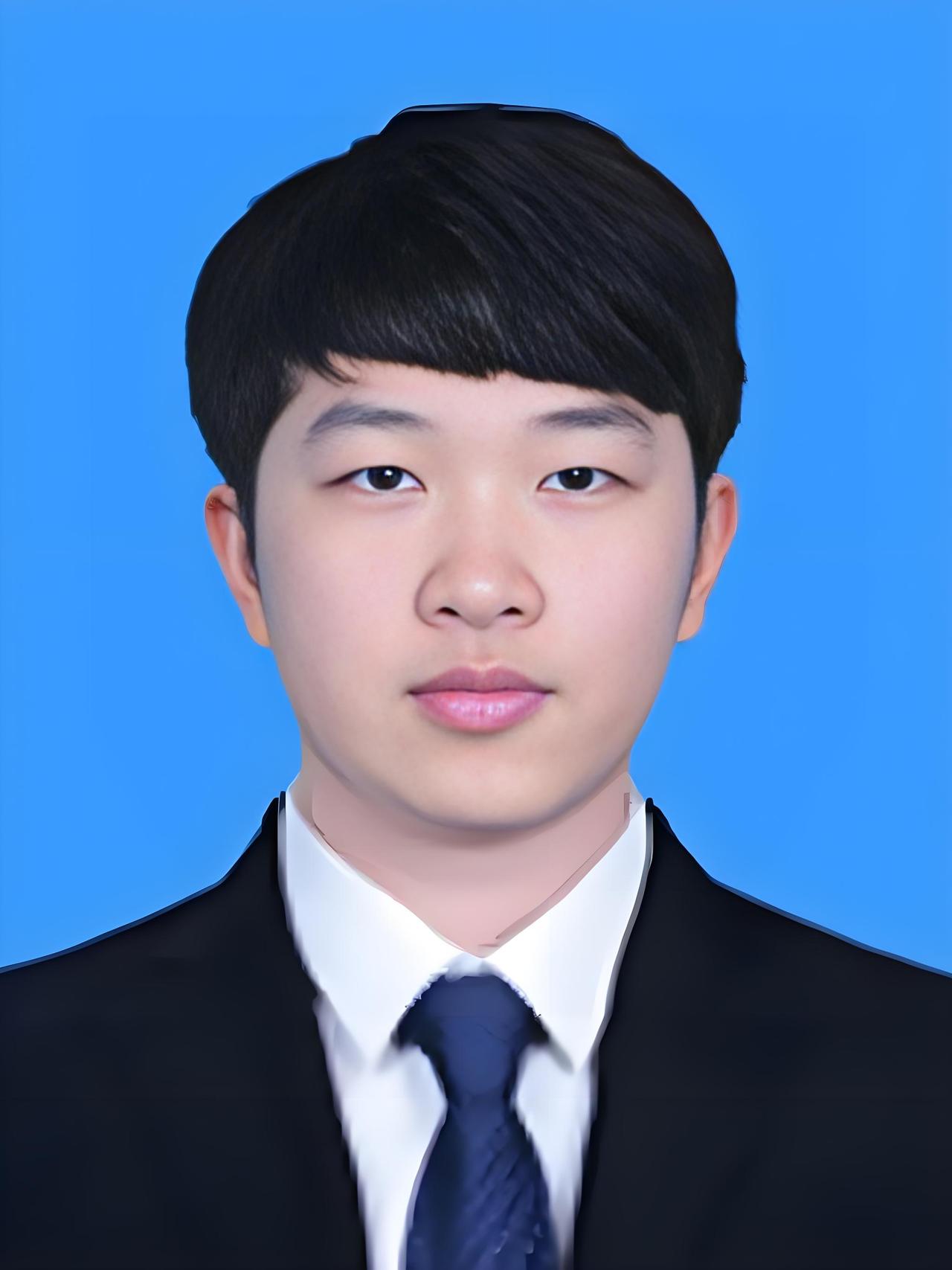 他叫韦仲谋，1994年出生，广西荔浦市人民医院骨科医生
 
在很多人的印象里，9