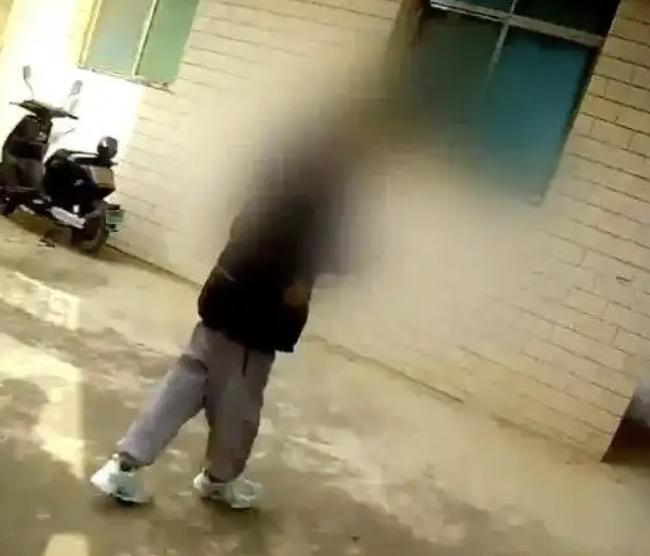 辅导孩子写作业是个高风险的活，这句话绝对不是危言耸听。
云南昆明一位宝妈，在辅导