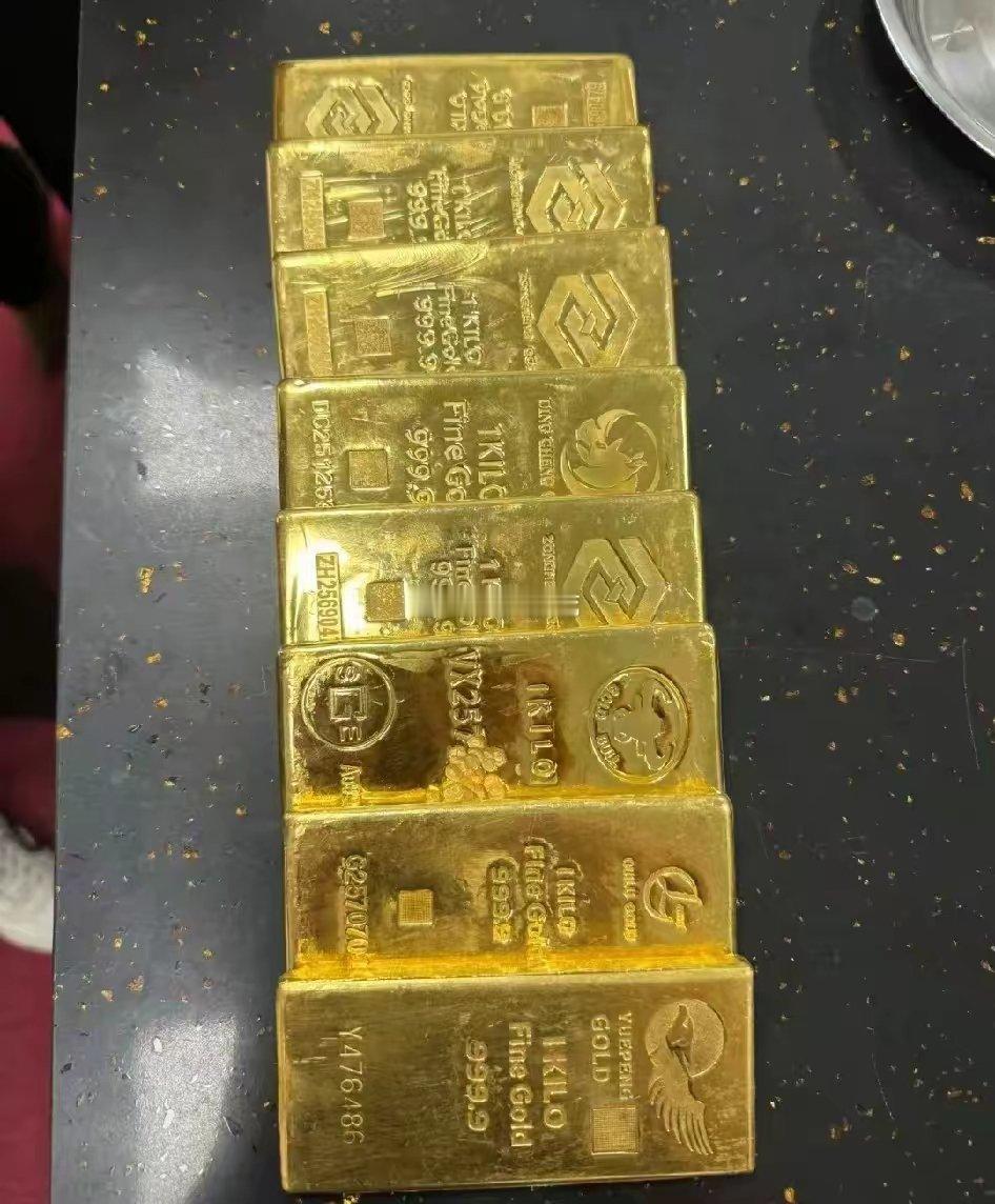 黄金白银直线飙涨原因黄金暴涨暴跌，到底谁在赚钱？一天暴涨到5600美元创历史新高