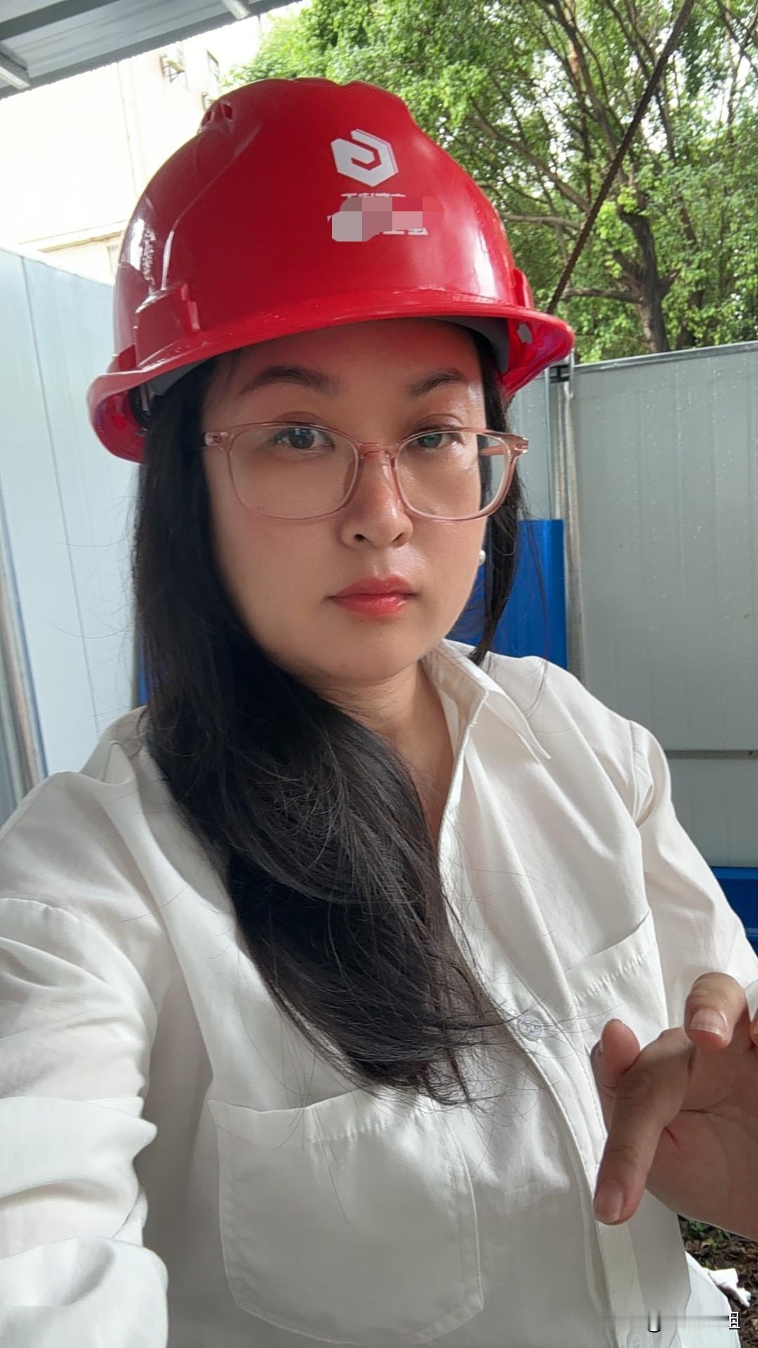 有时候很羡慕别人的工作那么稳定单调简单……

而我的工作永远都那么复杂艰巨，无论