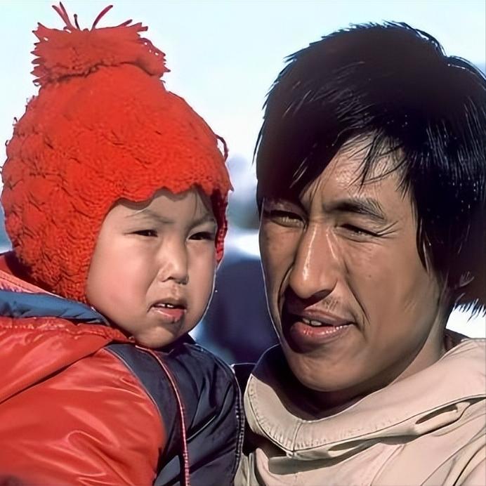 特朗普扬言不惜动武也要拿下格陵兰岛，但他可能不知道：岛上89%的原住民是黄皮肤、