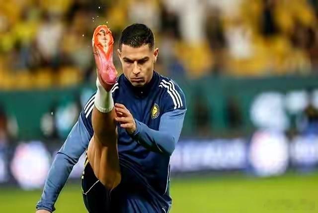 c罗身体年龄比实际年龄小12岁c罗 健康监测设备whoop公布C罗的身体数据，数