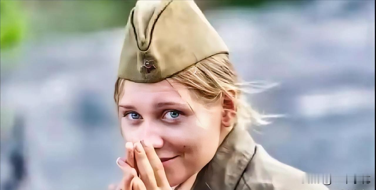 1945年，一个苏联女兵看到一个日本战俘英俊潇洒，她悄悄对男人说：“如果你答应和