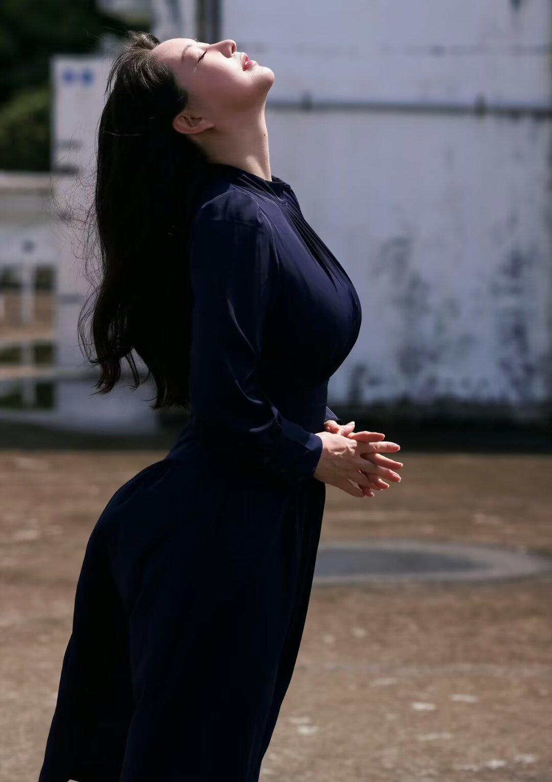 每天坚持做三十个深蹲，会给你和她一个惊喜。