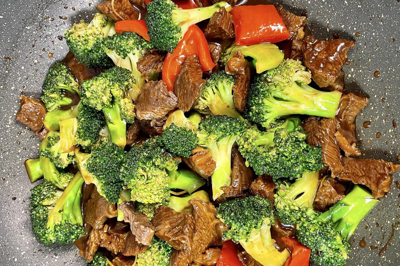 天气再热我也要做的西兰花炒牛肉，因为孩子爱吃

谁说三伏天只能啃西瓜、喝冷饮？她