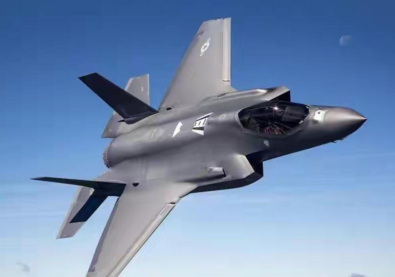 清末左宗棠坚决收复新疆，百年后对中国其利无比。从长远看，拿下格林兰岛，对美国也是