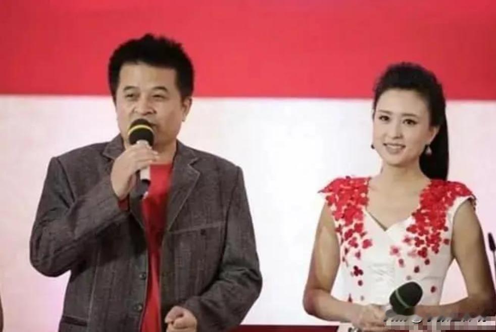 2013年，34岁的张蕾经毕福剑搭线，认识了54岁的富高王吉财，一见面，她就打起