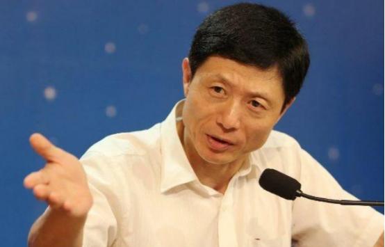 艾跃进说：“让工人下岗，还要人家从头再来，你们为什么不从头再来呢？”说得好！为什