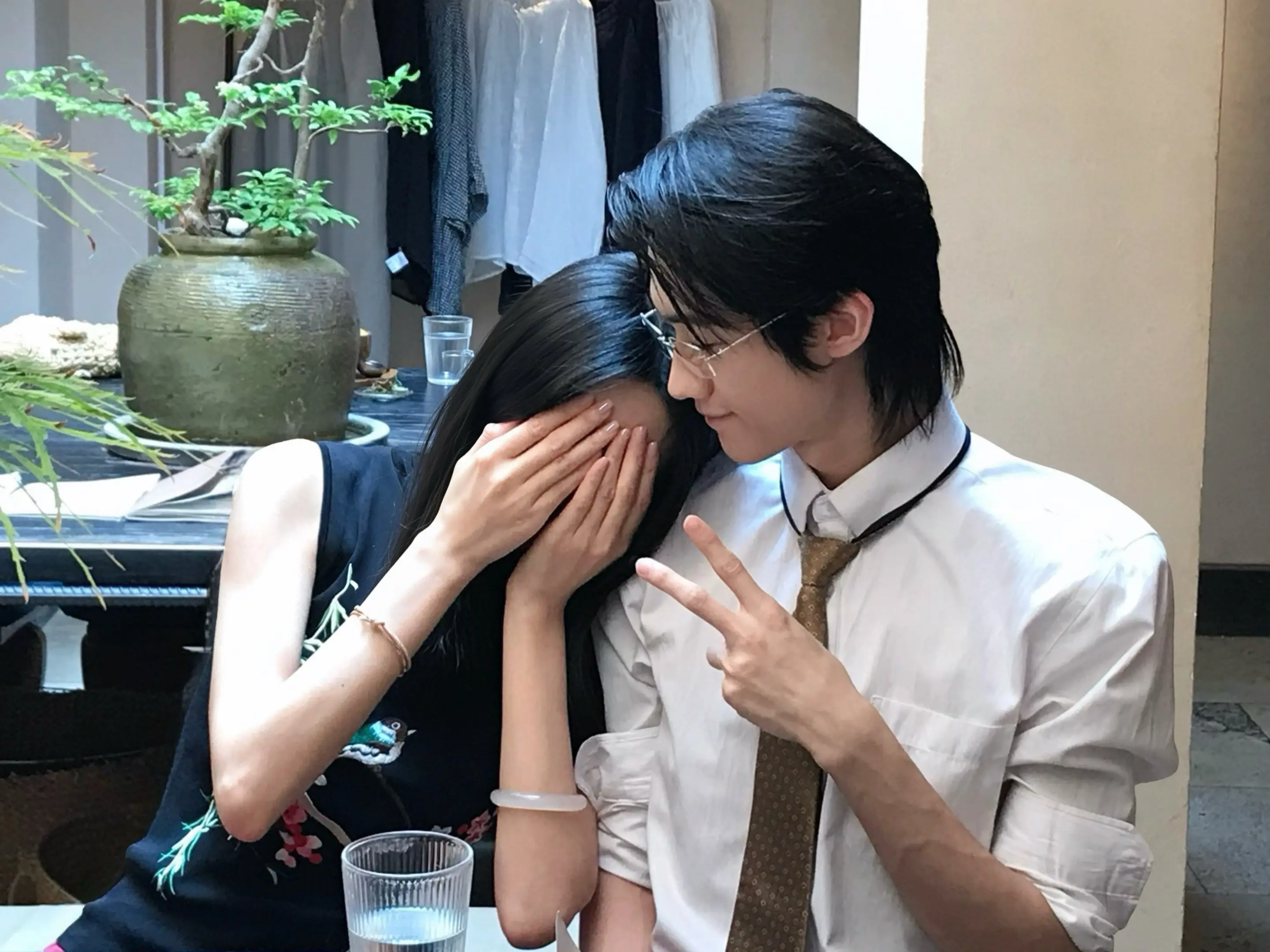 谁恋爱不想急头白脸来张鹿晗同款官宣照呢。