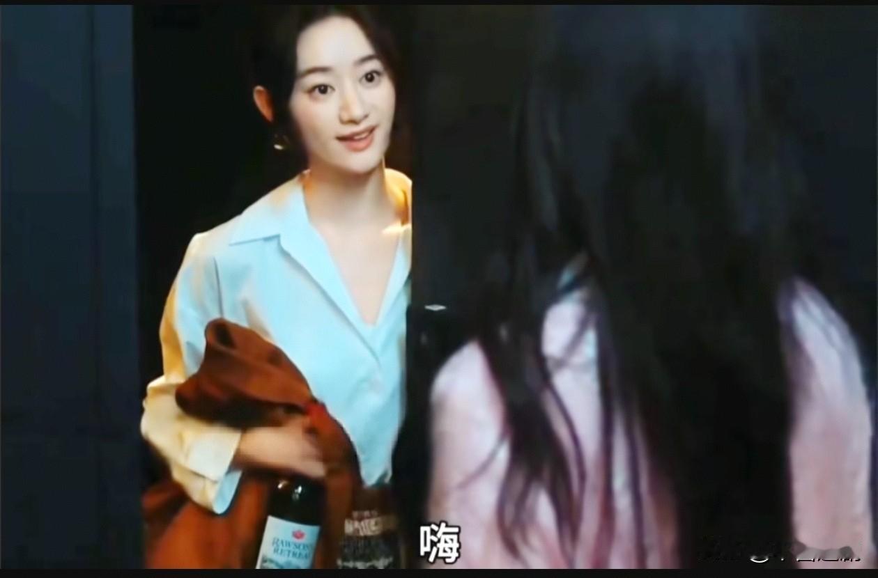 早春晴朗情敌相见，桃桃却想逃离。
小说里是尚之桃从来没有跟臧瑶碰过面的，栾念一直