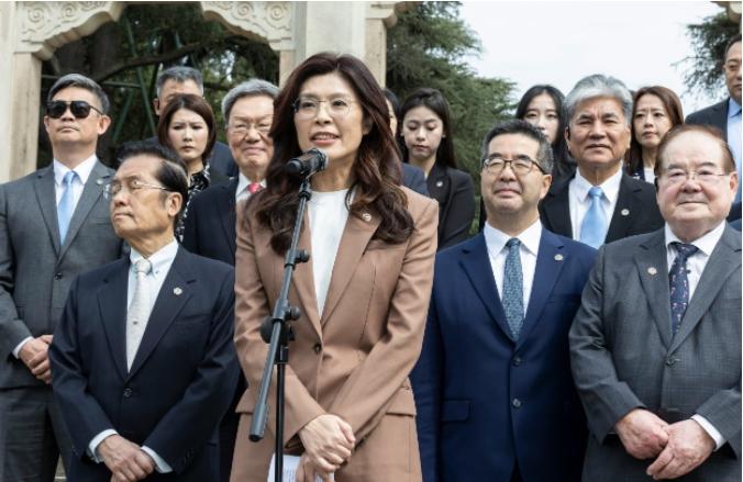 访问大陆第3天，郑丽文行程顺利已有4个收获，岛内风向和氛围全都变了！ 

4月9