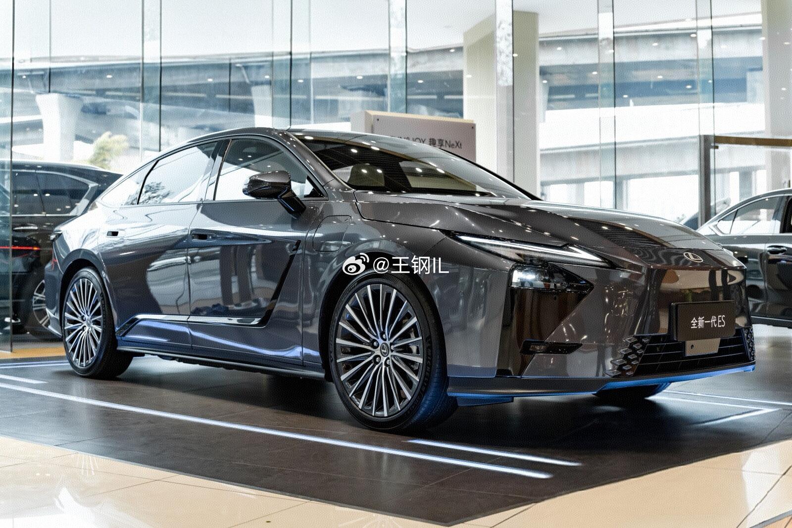 新一代ES350e，这侧颜你打几分？静而有光，懂的人，自然会喜欢，优雅，从来不用