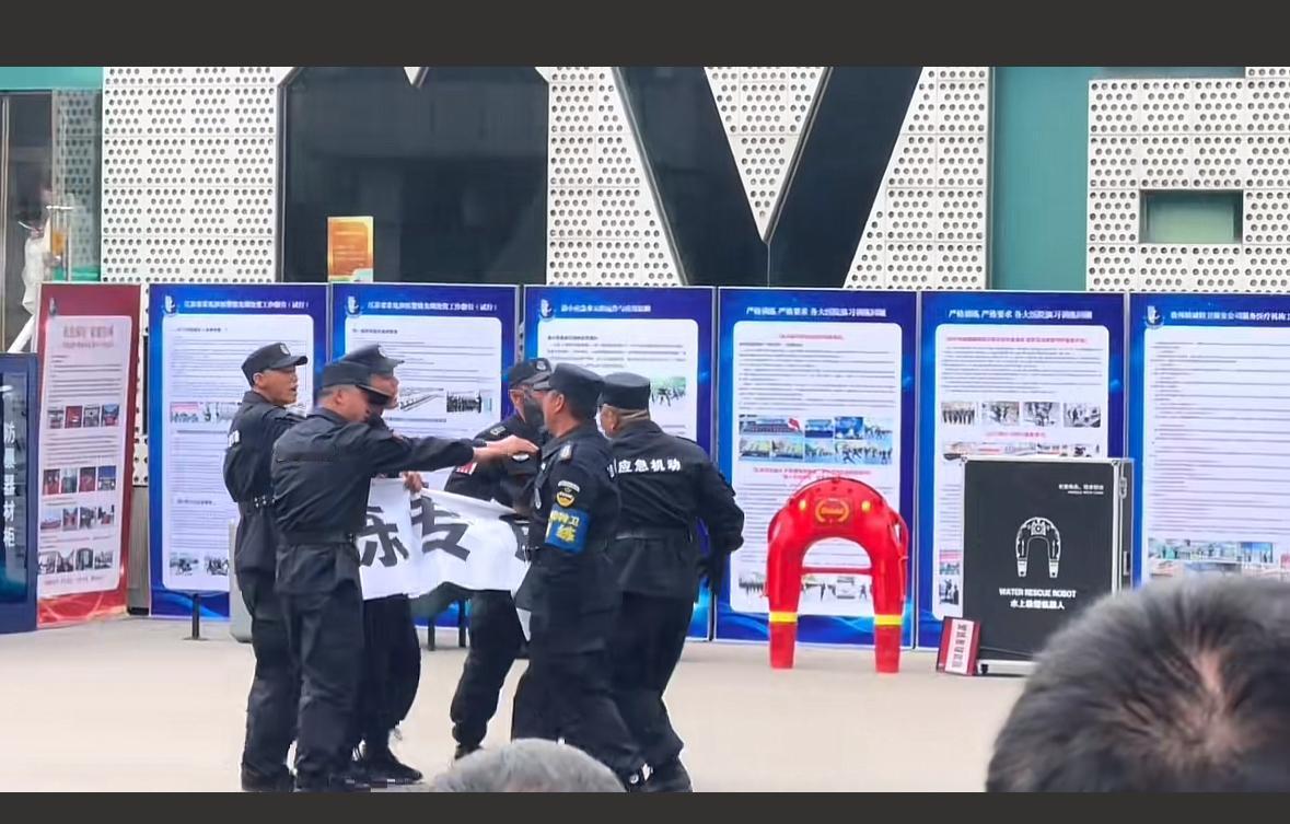 “医闹零容忍”演练，别说演的还挺像那么回事，但如果是真的冤枉，只是投诉无门呢？这