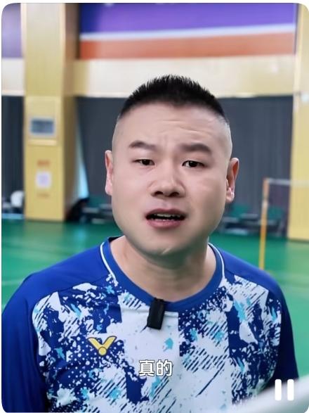 哈哈，岳云鹏说自己就是德云社打羽毛球的一哥！只参加了三堂羽毛球培训课，还是女儿报