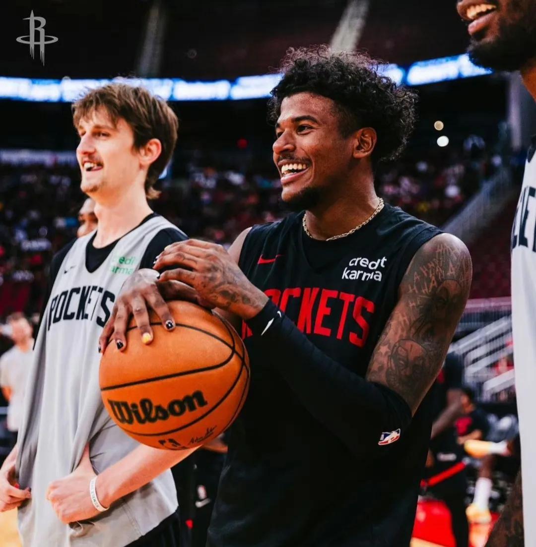 杰伦格林：火箭队这个赛季要开始赢球了！

火箭核心杰伦格林近日表示，球队已经基本