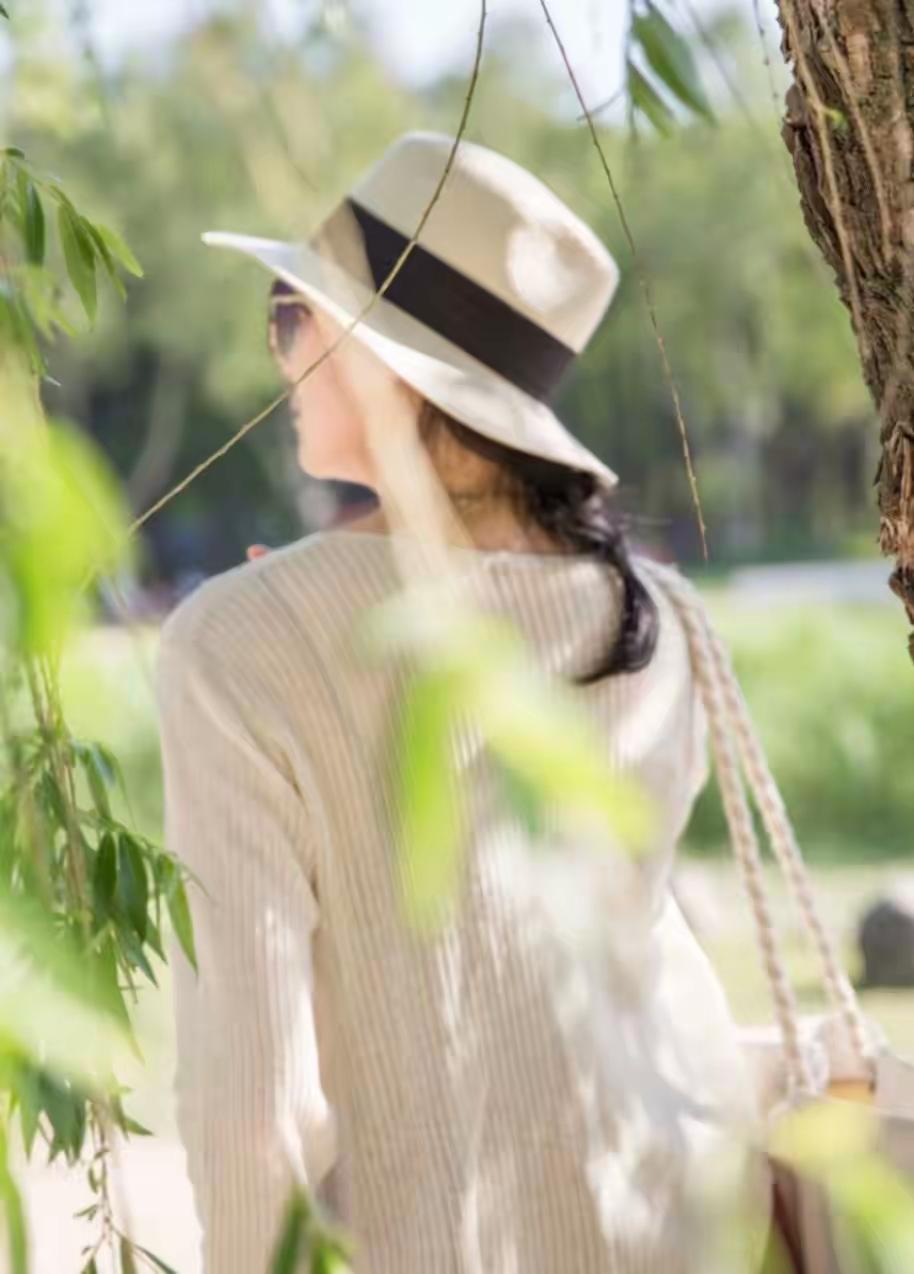 家人们！最近有个词在网上火出圈了——“中年叛逆”，说的就是女人到了四十多岁突然开