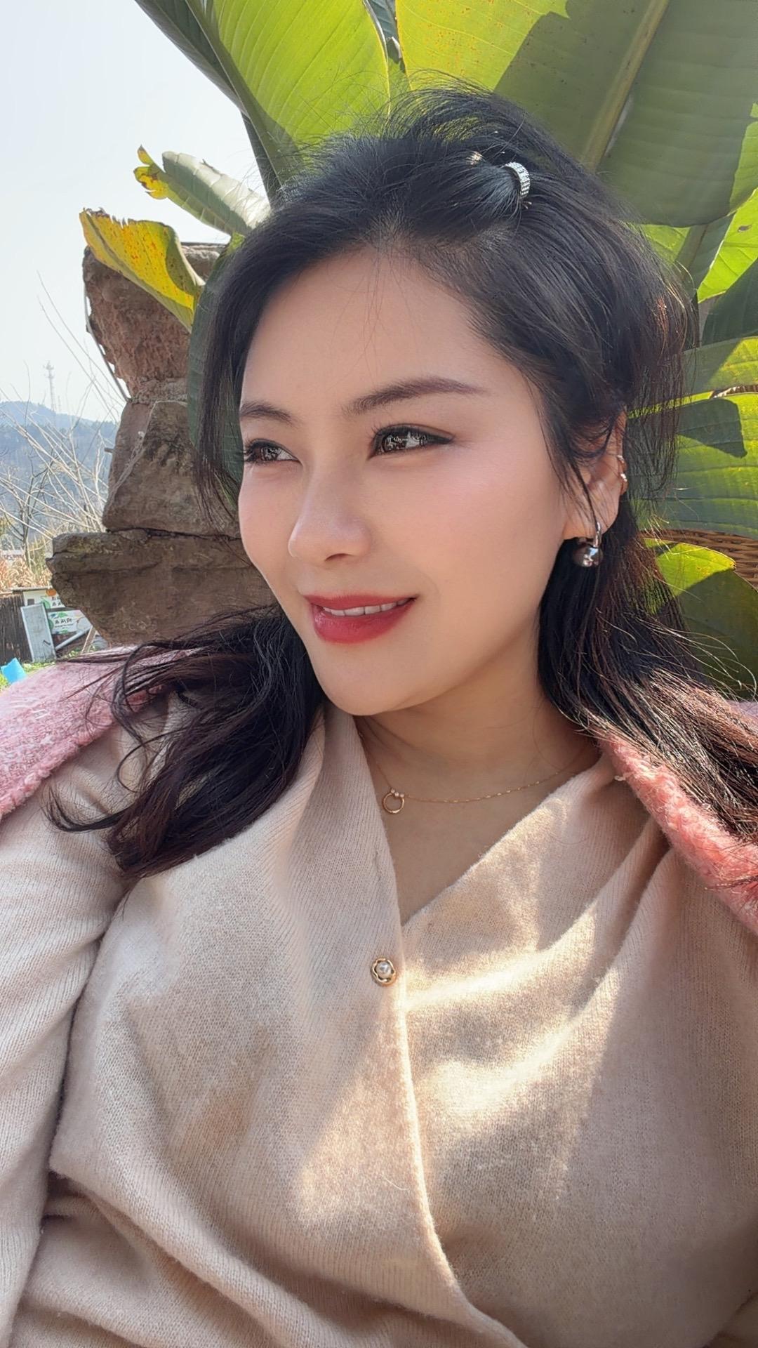 哪有什么完美的人生，能让你开心的人就是对的人，自己喜欢的日子就是好日子…