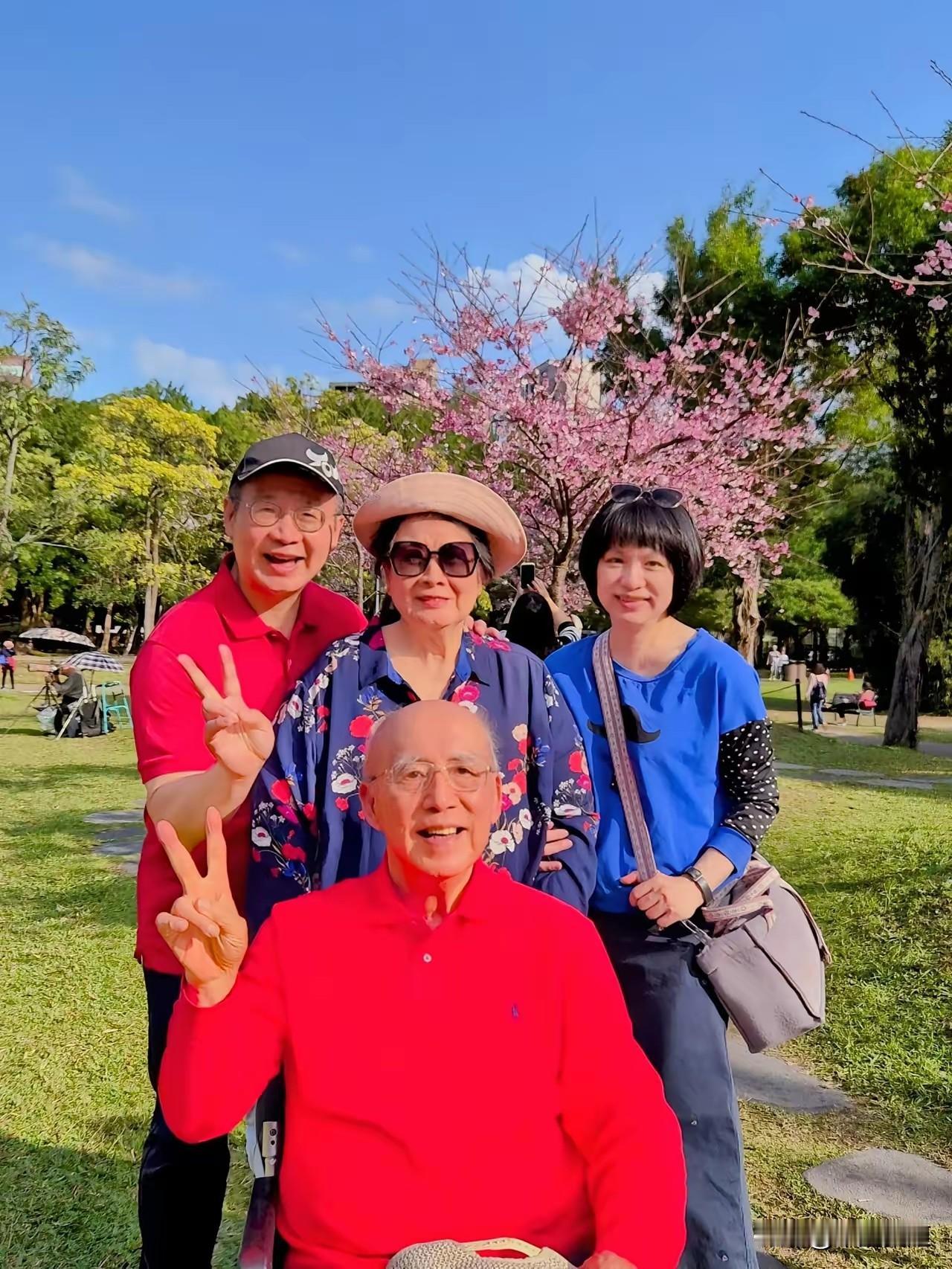台湾前桃园县县长吴志扬，昨天（发文表示，父亲吴伯雄从党职退下来不再过问政治，谢绝