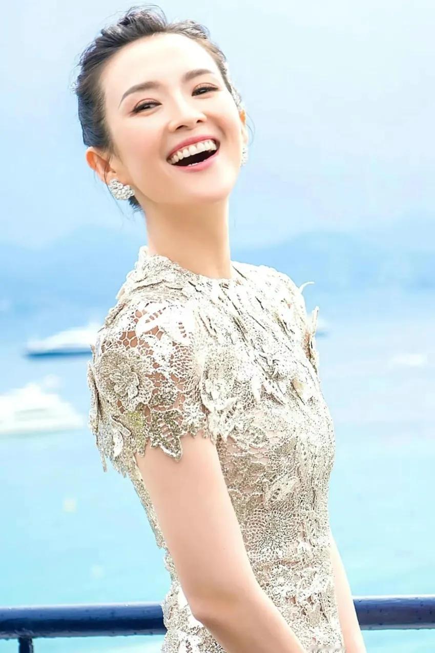 章子怡是一位备受赞誉的中国演员，她以出色的演技和才华在演艺界取得了极高的成就。以
