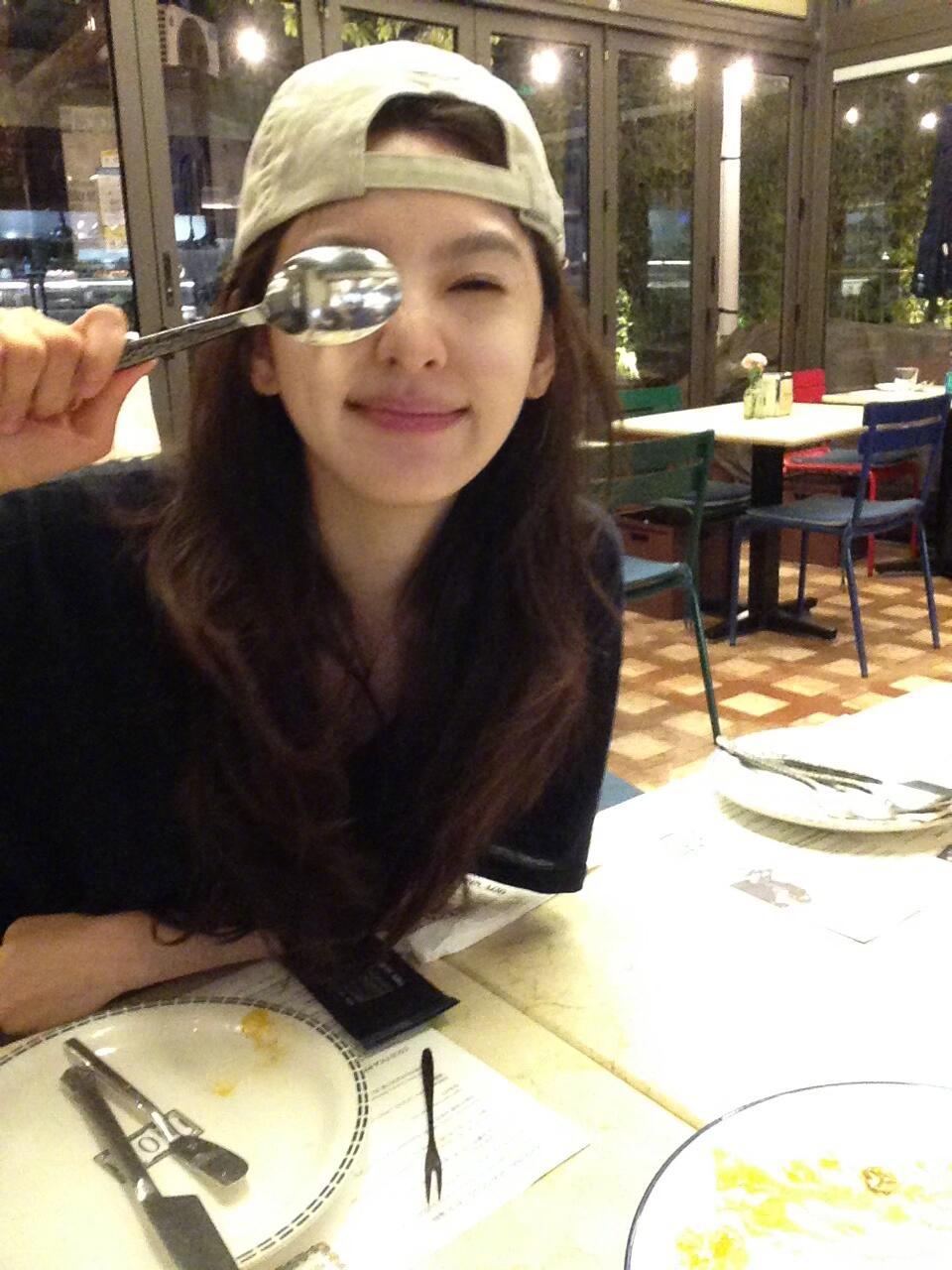 头像大户已上新✓来和章若楠学习吃饭拍照姿势