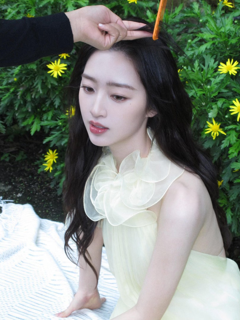 邓恩熙居然才21岁邓恩熙21岁庆生照 她演戏的感觉很稳，完全不像21岁。很多人到