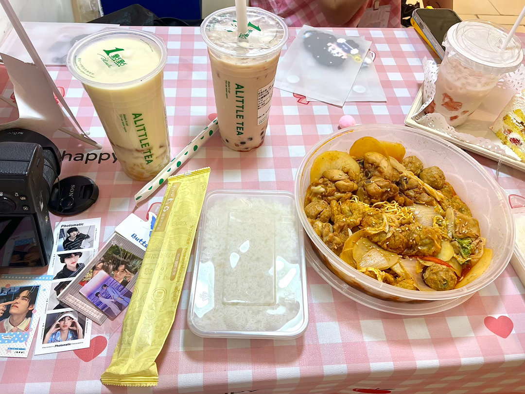 是谁在这么美的生咖吃上鸡公煲了 