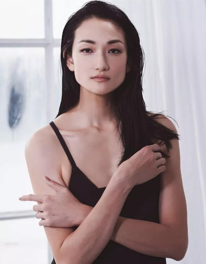 今年41岁的日本国际超模富永爱（Ai Tominaga）是日本首席超模。
她拥有