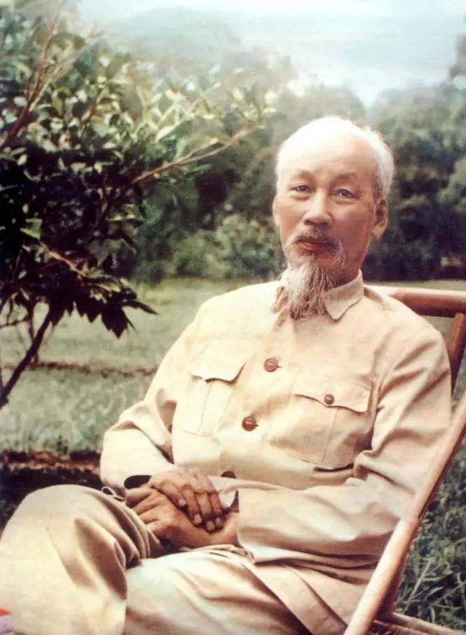 1969年，越南主席胡志明与世长辞消息传到中央，周总理亲自指示驻越大使千万不要前