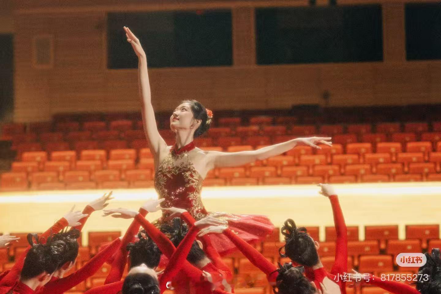 孙千红裙芭蕾孙千的芭蕾舞估计要出圈了，太美了，身材也好，她真的好自律啊，很健康的