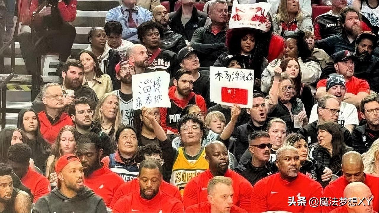 杨瀚森这次算是在主场“炸了场”
不是因为他打了9分钟
也不是他2投全中，而是他的