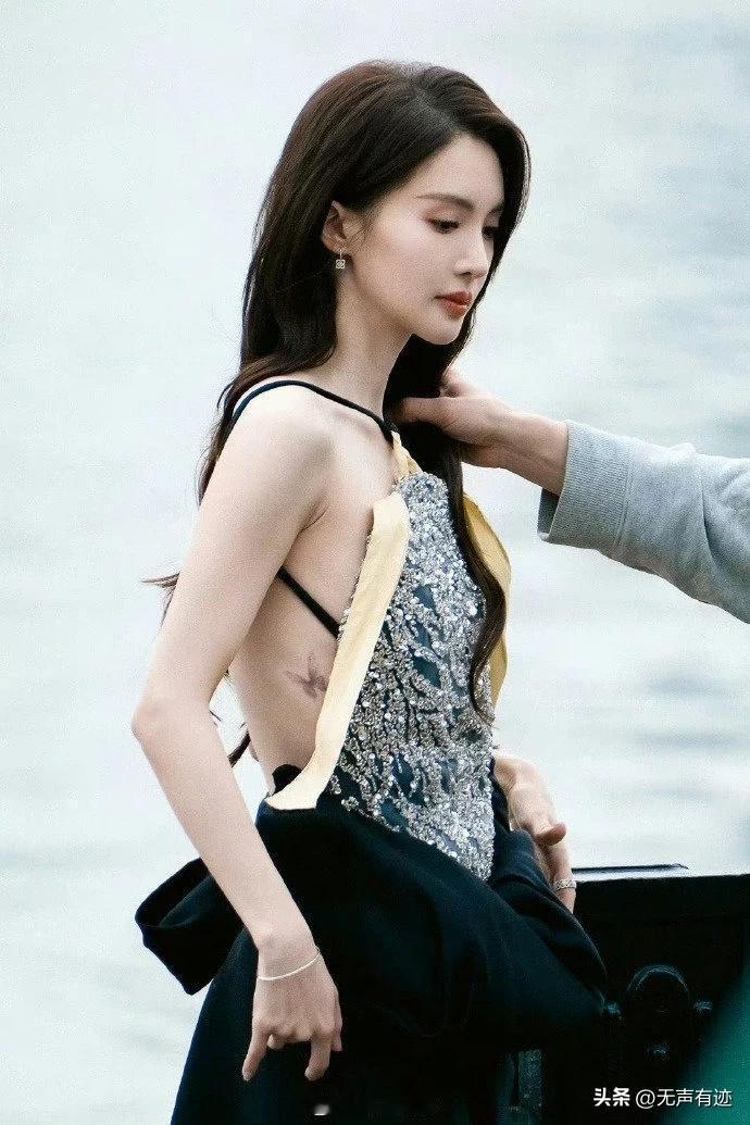 原来金晨也是纹身爱好者啊！才发现呢？纹的是一只美丽的蝴蝶，和她很配。
金晨最美的