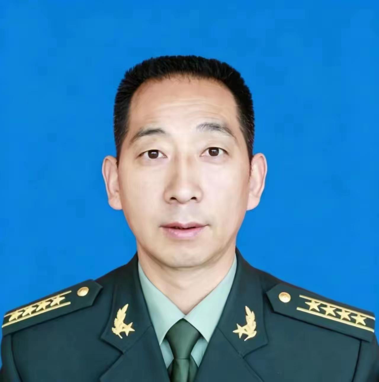 牛先民，陕西省山阳县申家垤蔡家庄村人，1982年10月入伍，中共党员，大校军衔，