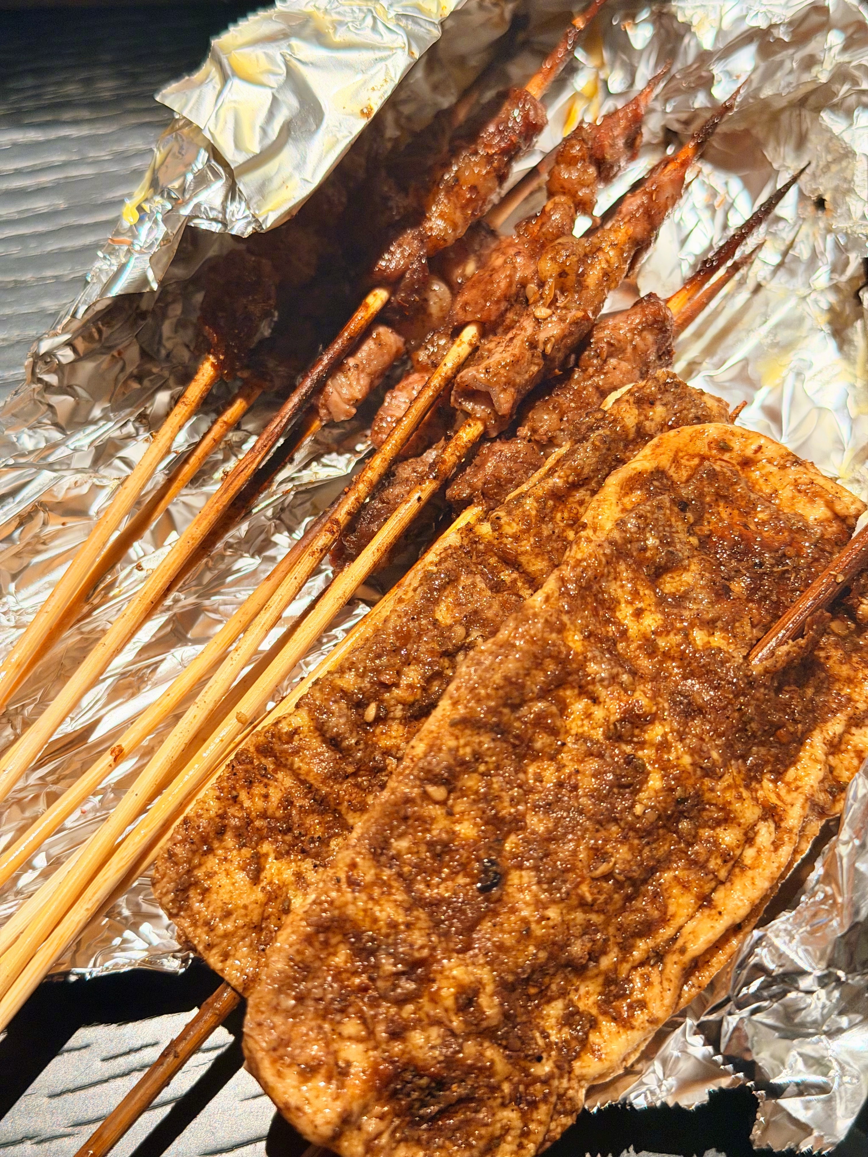 我真的服了，云南怎么能拌个黄瓜也这么好吃啊好鲜辣！比平时吃的拌黄瓜多了胡萝卜丝、