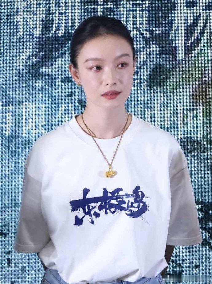 倪妮是不是胖了 感觉她现在的圆润是“恰到好处”的那种，少了几分骨感的锐利，多了几