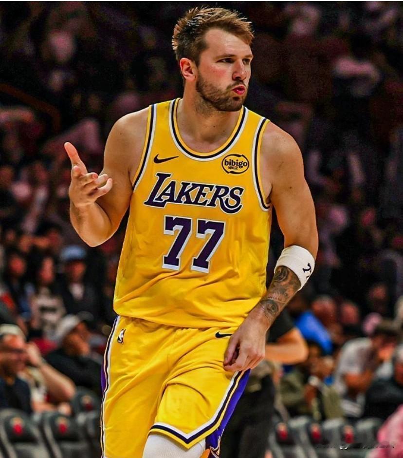 排面拉满！东契奇包私人飞机带湖人全队回斯洛文尼亚团建

ESPN记者爆料，虽然湖