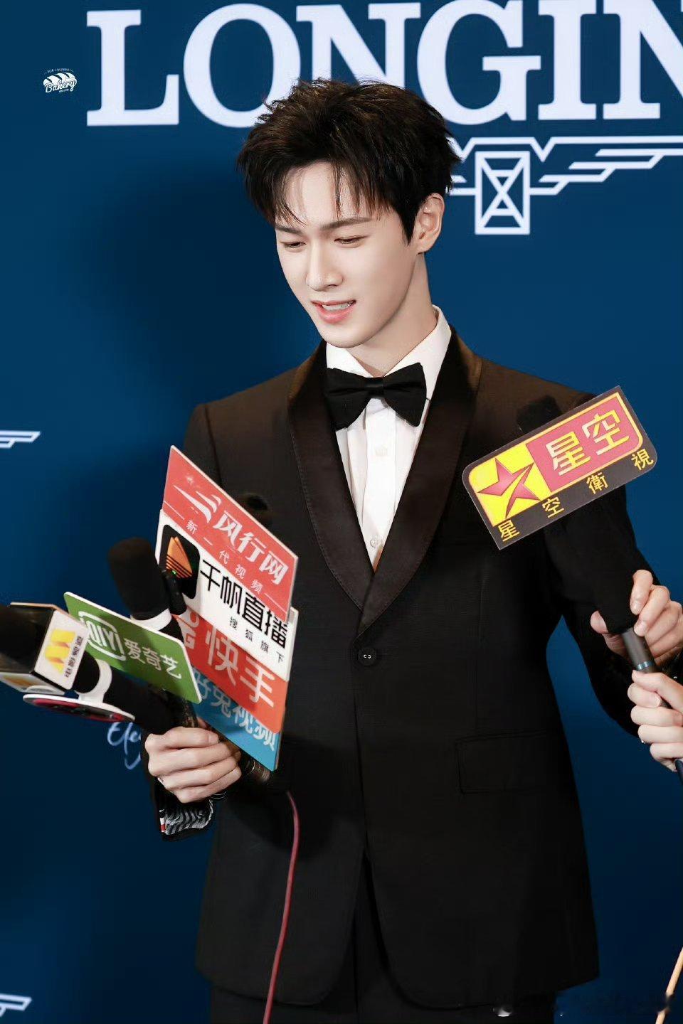 李昀锐12月行程李昀锐12月行程图已送达，品牌活动+跨年晚会，嗯，终于可以看到小