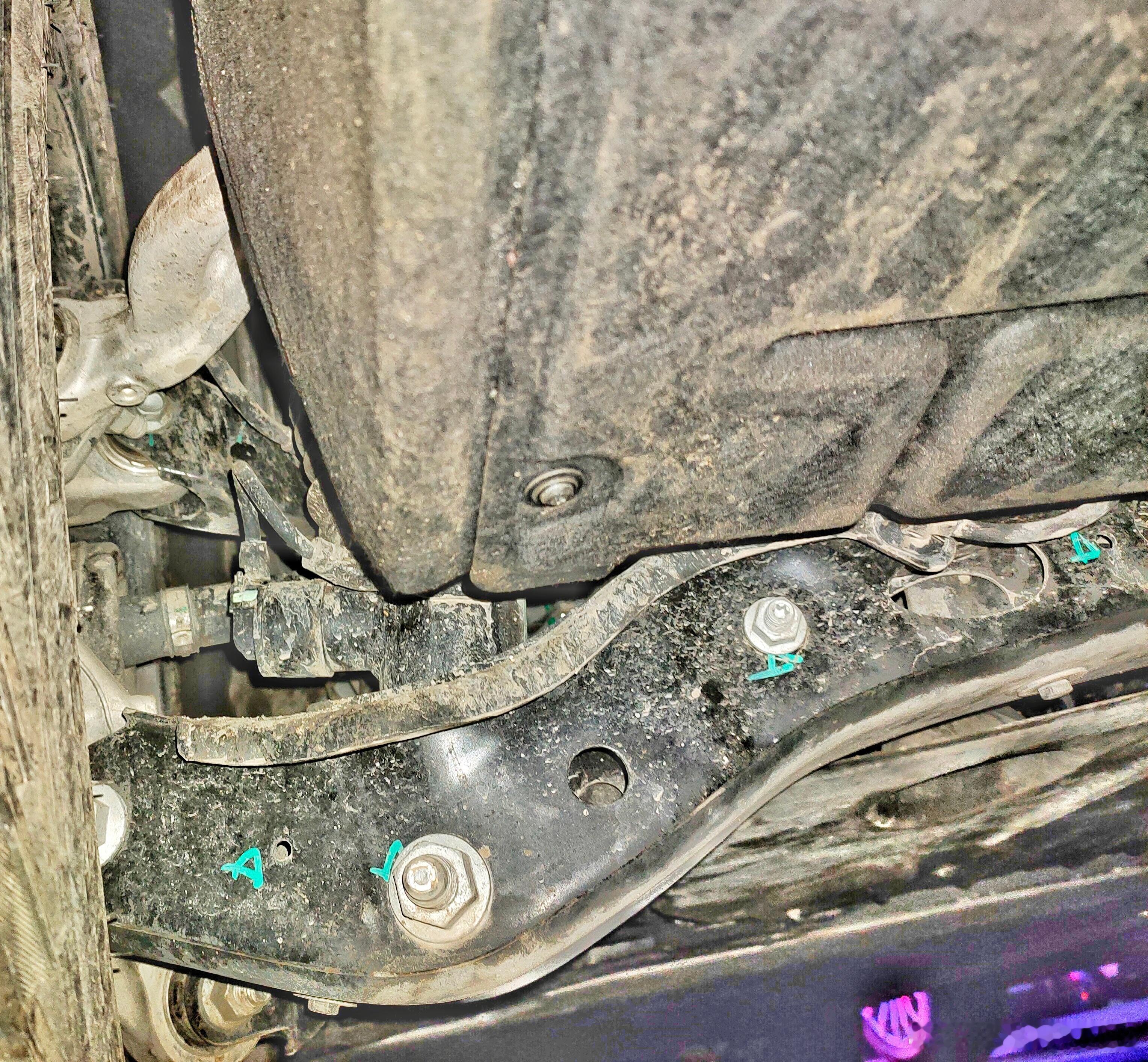 乐道L90。。。bj60。。。后腿。。。筒簧一体。。。臂使劲往下弯。。。