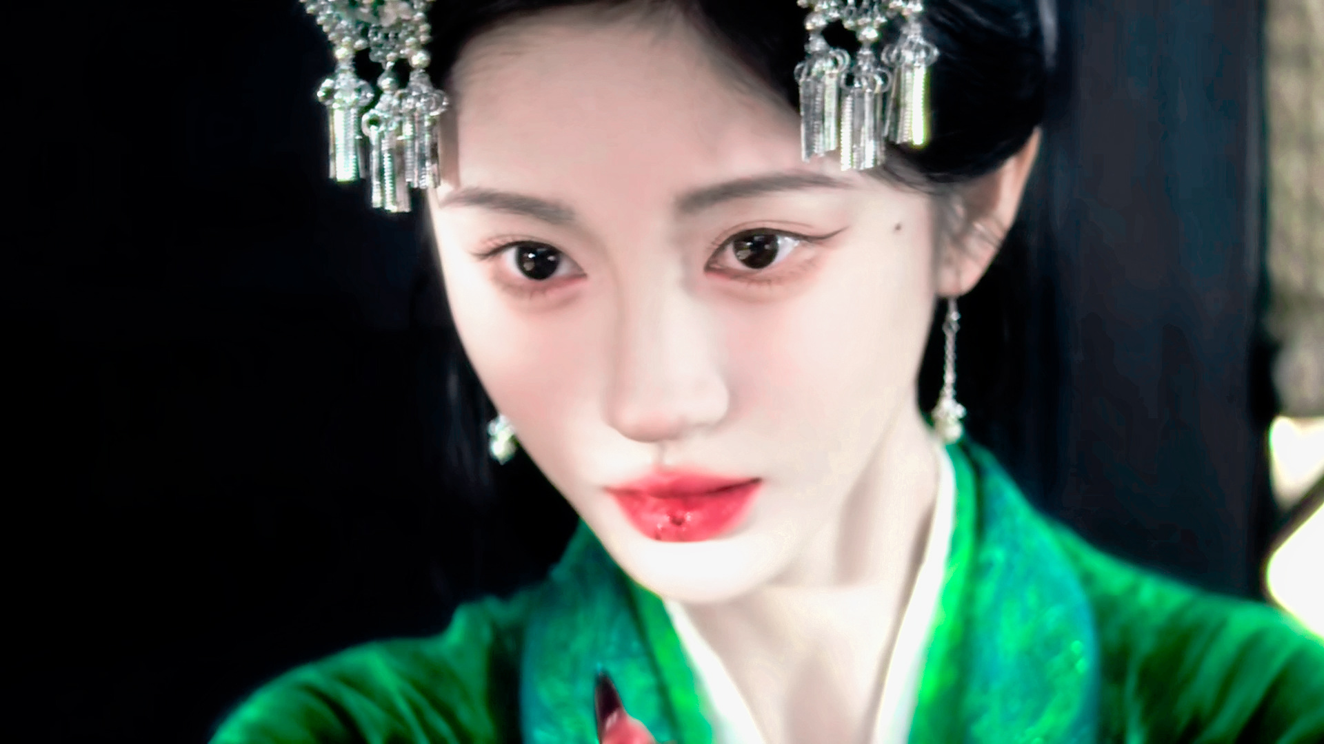 * 你不要那样看着我的眼睛鞠婧祎 /  鞠婧祎露芜衣 ​  ​​​