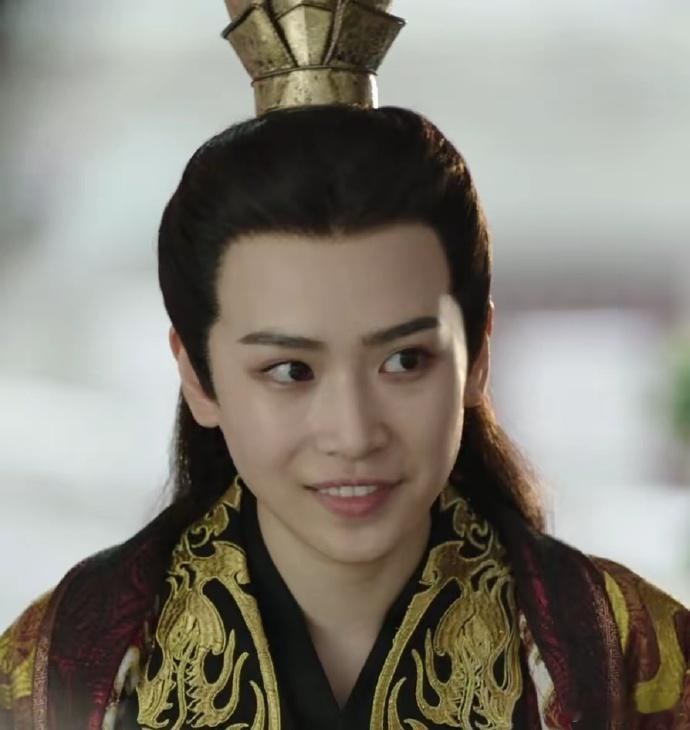 这才是剧抛脸，演完《庆余年》演《九重紫》，没认出女生男相的她 